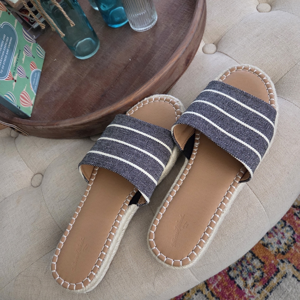 NEW Never Worn. Universal Thread Black and White Striped Sandals